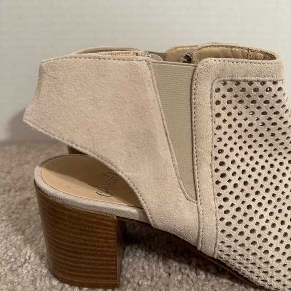 Amalfi Cream Peep-Toe Heeled Boots, 8 1/2, new no box - Picture 4 of 8